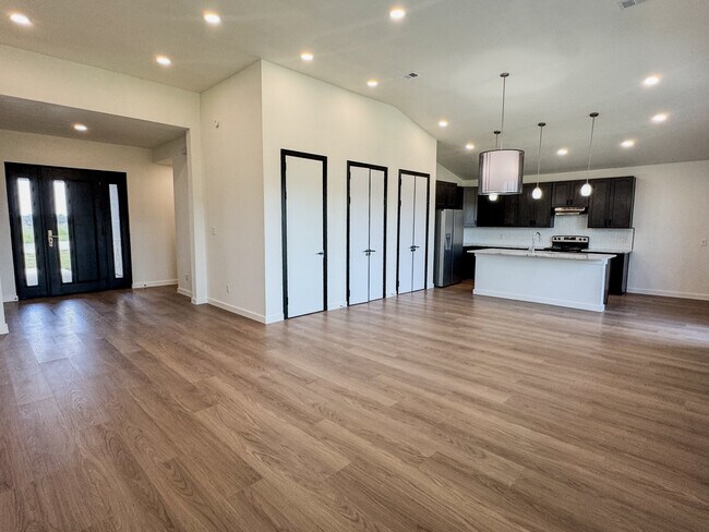Photo - 180 Zion Rd