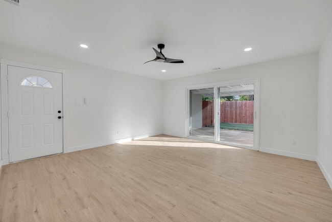 Photo - 9678 Lake Natoma Dr