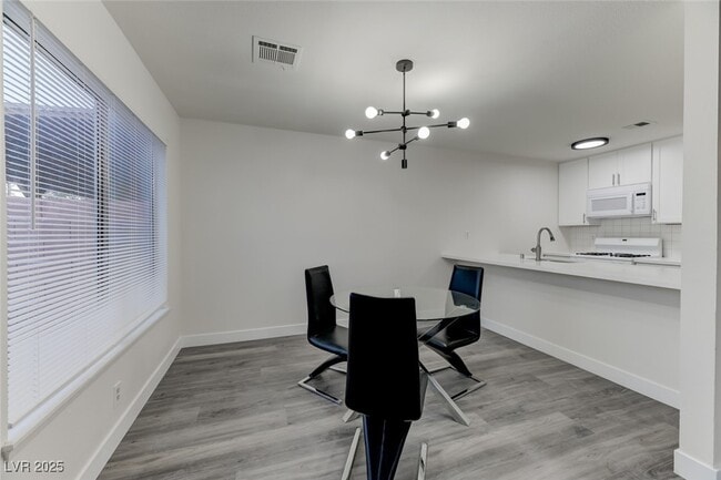 Photo - 4649 Vía Torino