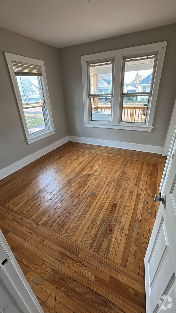 Building Photo - 16250 Chesterfield Ave Unit 16250 Chestrefield- Lower Rental