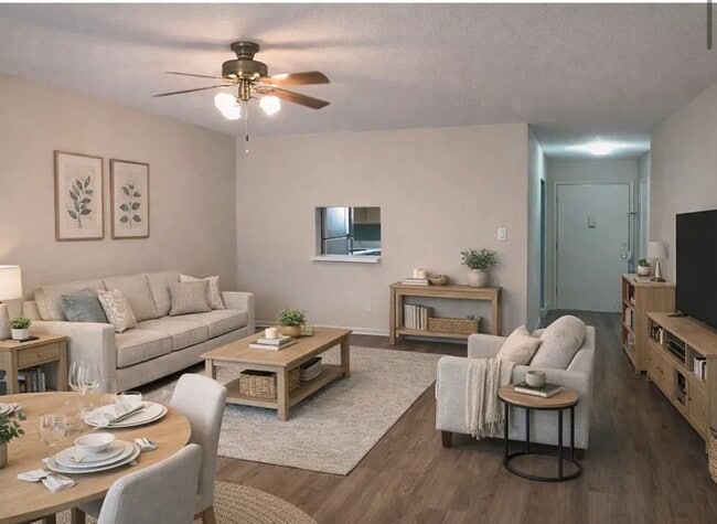 Large living space with acess to kitchen - 2901 N Halifax Ave Unit 212