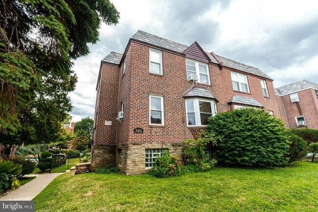 Photo - 906 E Sharpnack St