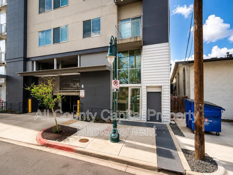 Photo - 2608/2606 Salado St