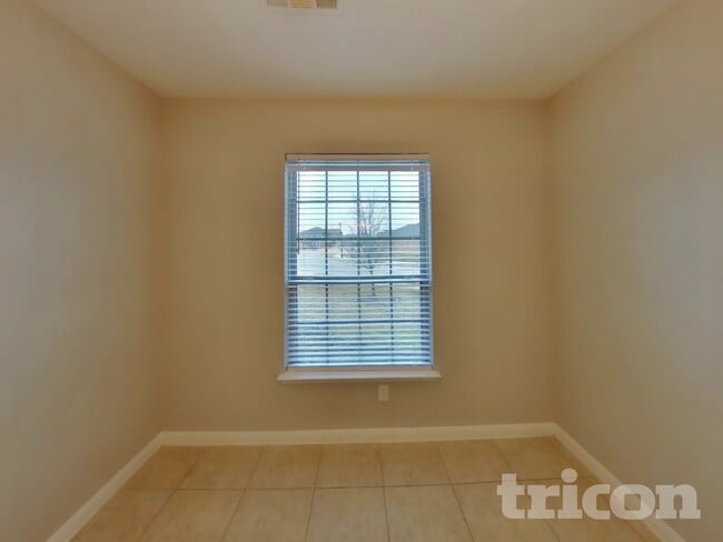 Photo - 211 Kennedy Dr