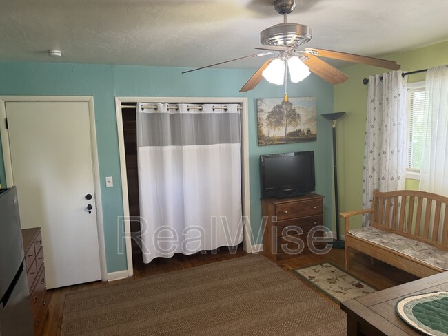 Photo - 602 Schroeder Ln Unit B