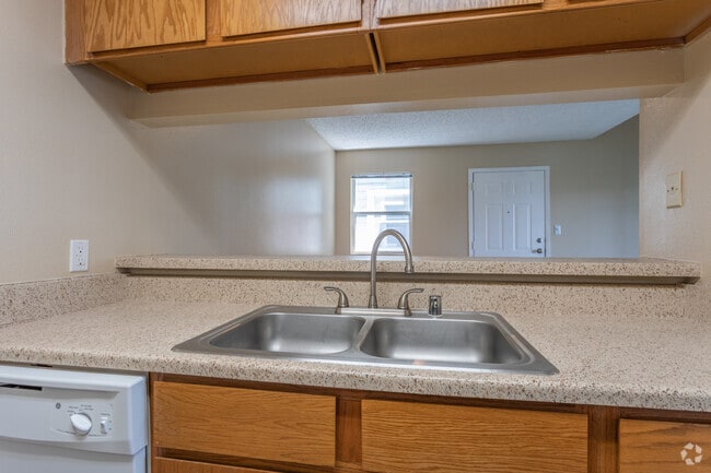 1BR, 1BA - 531 SF