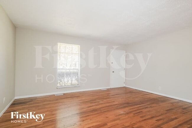 Photo - 2288 Kingsford Dr