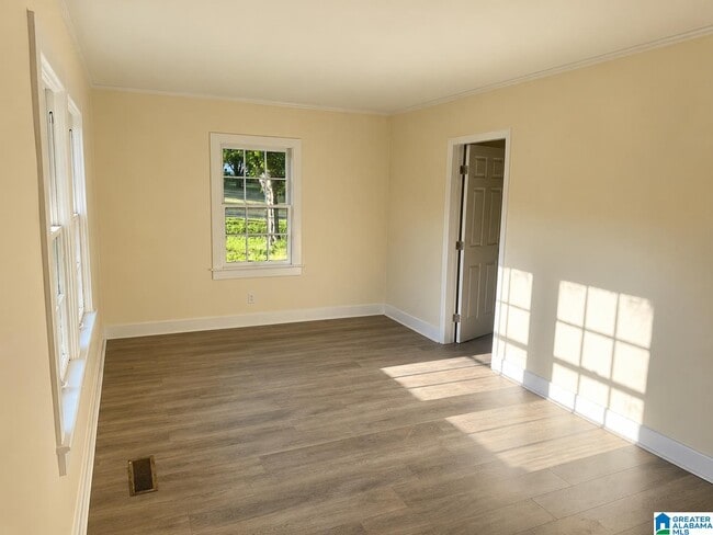 1105 Pineview Rd