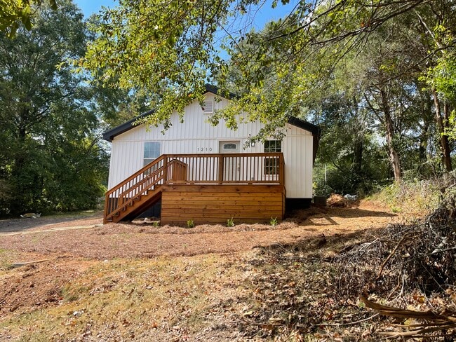 Building Photo - 1210 Zuber St