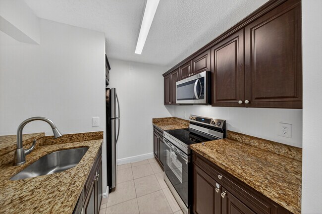 Photo - 913 Meadows Cir