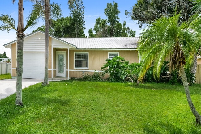 357 NW Hibiscus St