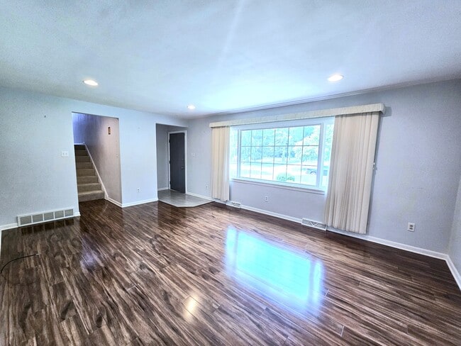 Planta principal - Sala de estar 18,11 x 13,2 - 172 Lincoln Hill Dr