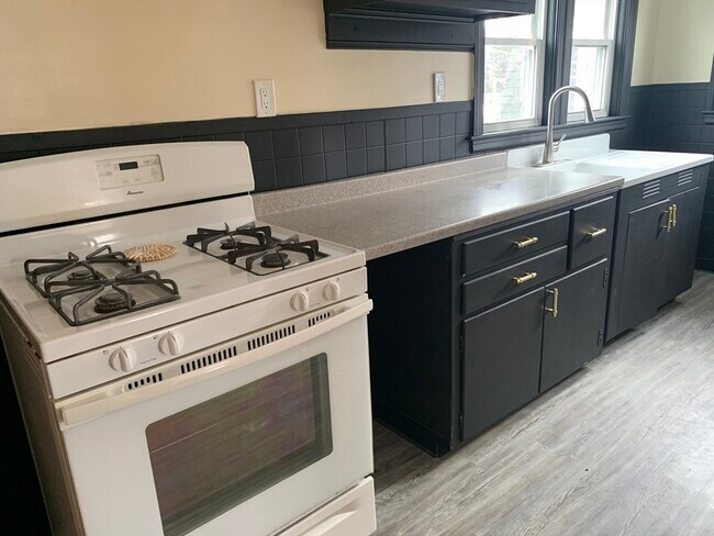 Photo - 108 Elmwood Ave Unit 2