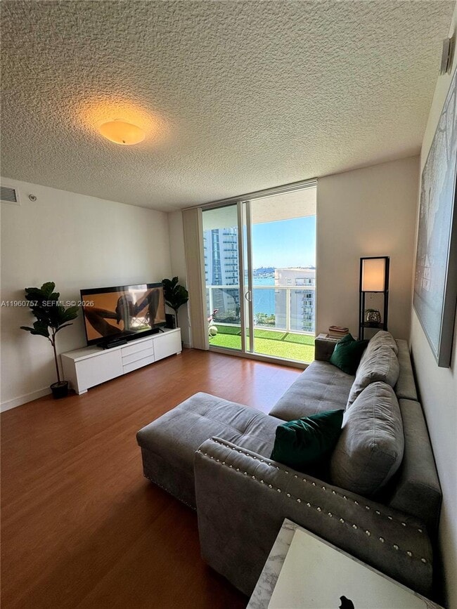 Photo - 601 NE 23rd St Unidad PH04