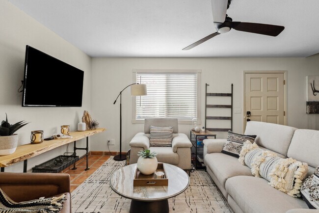 Building Photo - 10209 N 8th Pl Unit ID1309637P Rental