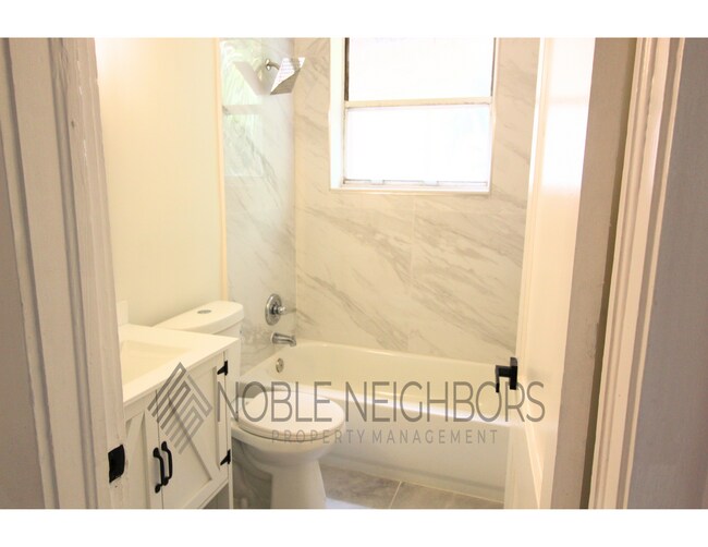 Photo - 1227 W 3rd St