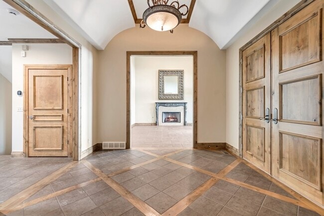 Photo - 3608 E Crest Mount Cir