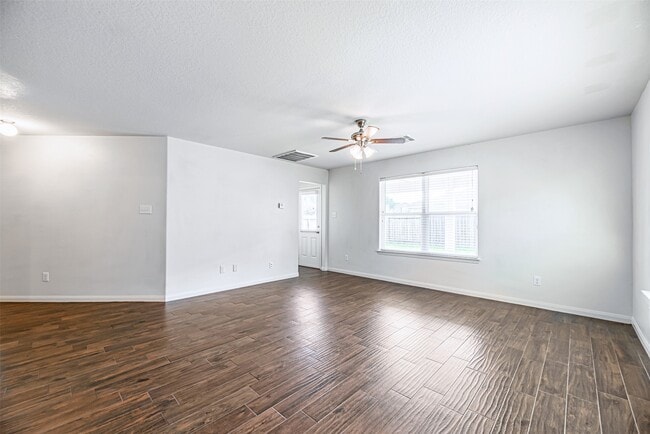 Building Photo - 11207 Hall Pines Ct