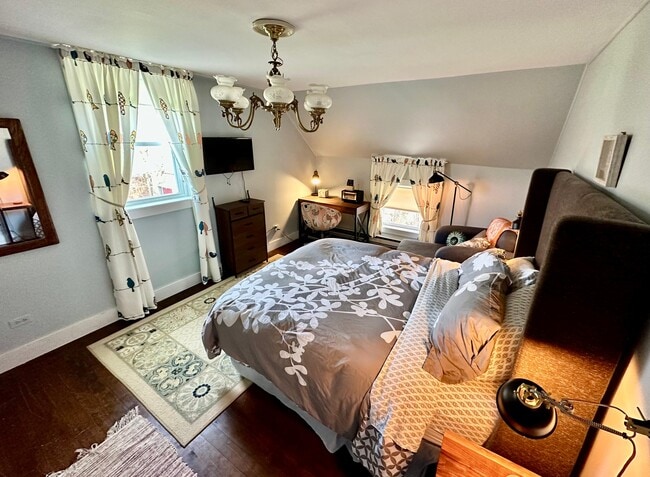 Photo - 818 Danby Hill Rd