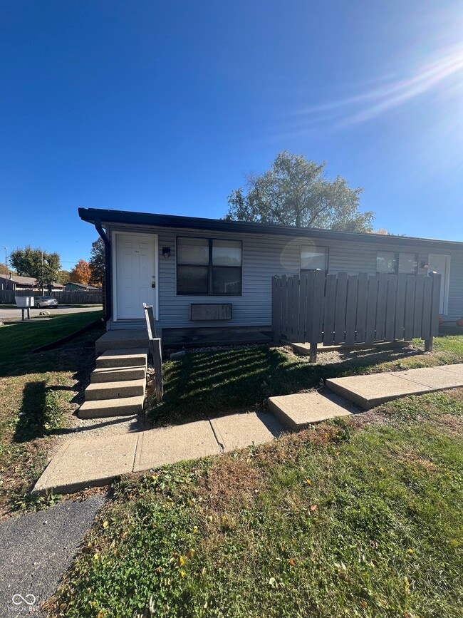 Building Photo - 2000 Indianapolis Rd Unit 104