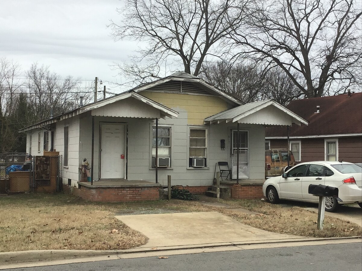 Photo - 816 W 36th St Apartment Unit A