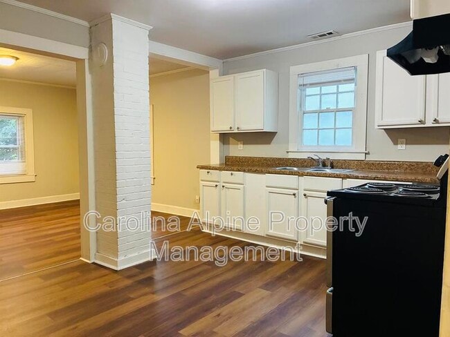 Photo - 2554 Hemphill St