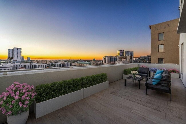 Photo - 255 Evernia St Unit 1115