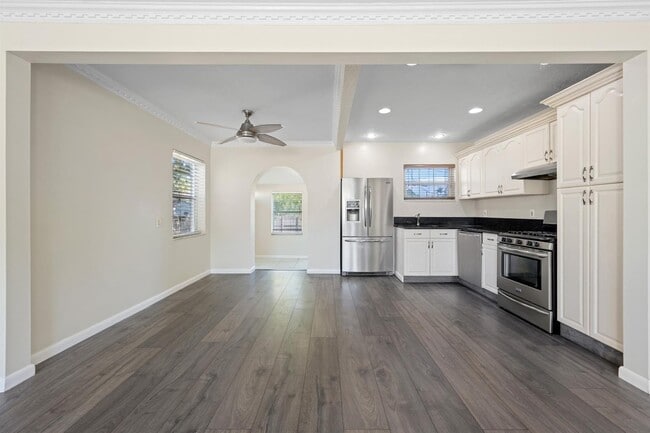 Photo - 1535 Plunkett St