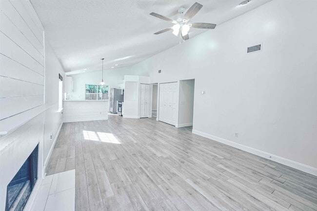 Photo - 303 D St