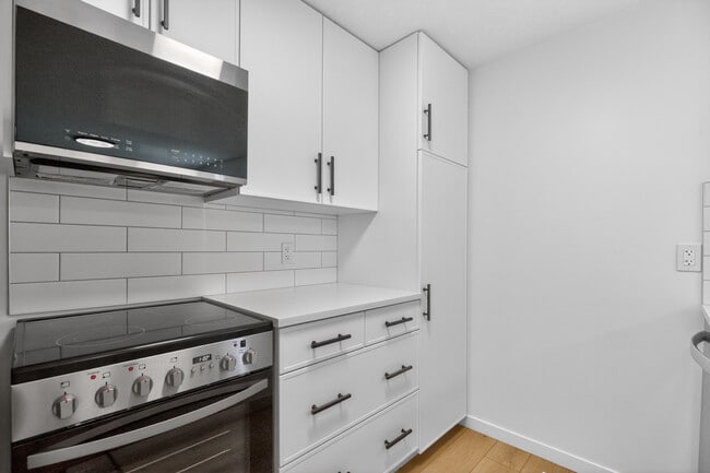 Photo - 12714-12772 72 St NW Unit GAR 12716