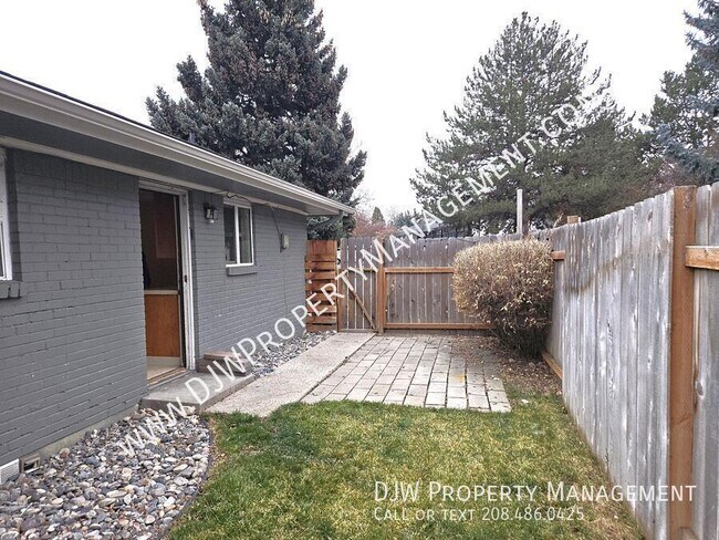 Photo - 1627 Martha St