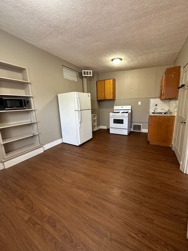 Building Photo - 1917 N 16th St Unit 1917-2 16th