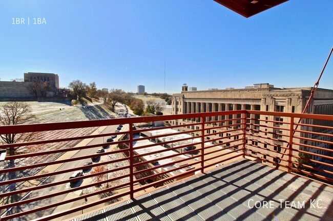 Photo - 217 W Pershing Rd Unit 711