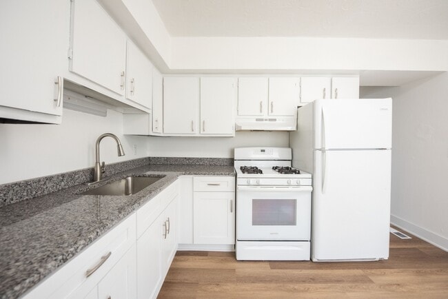 Photo - 3012 Larkmoor St