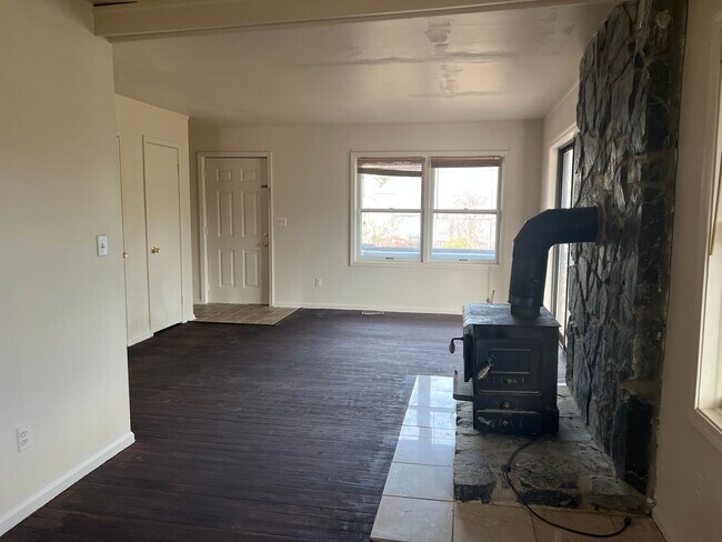 Photo - Welcome home! Sought after Lake of the Woods!