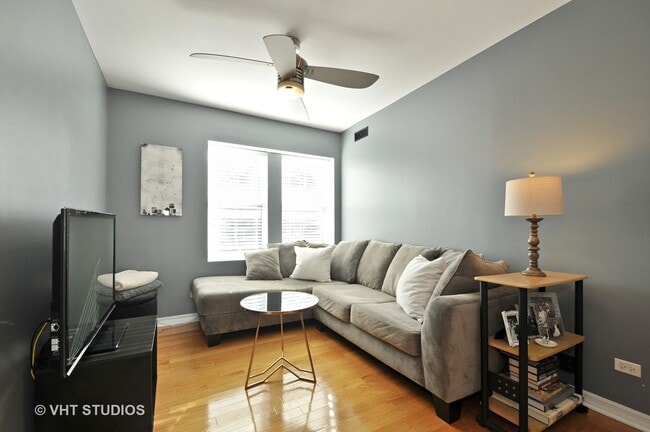 Building Photo - 2649 N Kedzie Ave Unit 3H Rental