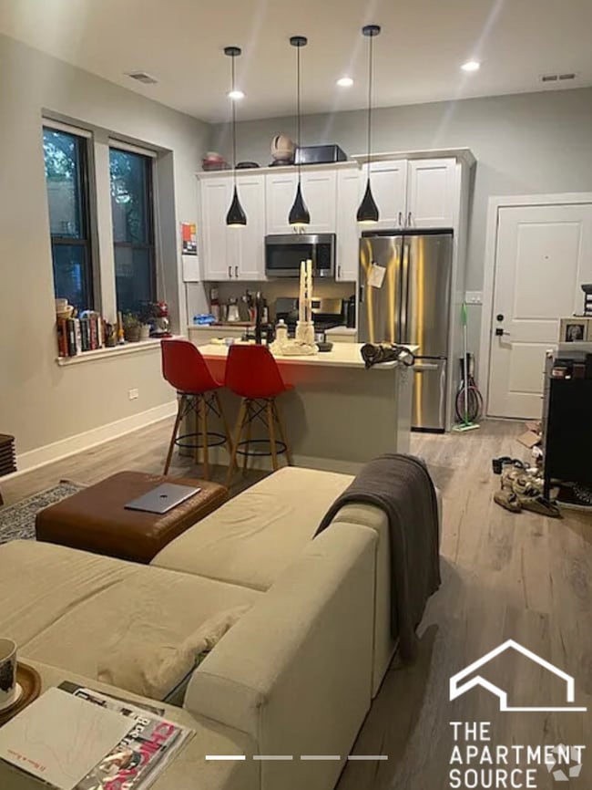 Building Photo - 1456 W Addison St Unit 2N Rental