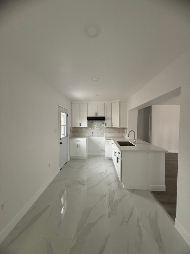 Building Photo - 1212 S Temple Ave Unit 1