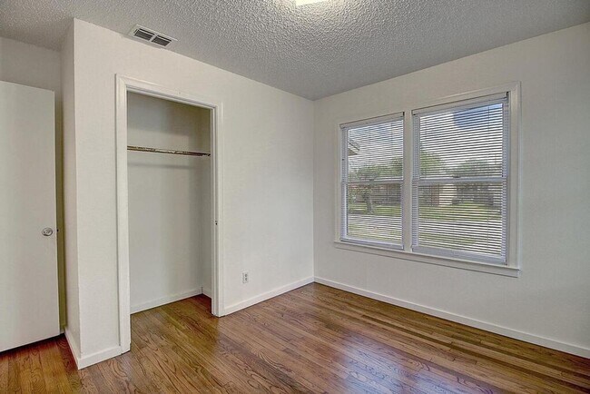 Photo - 746 Collingswood Dr
