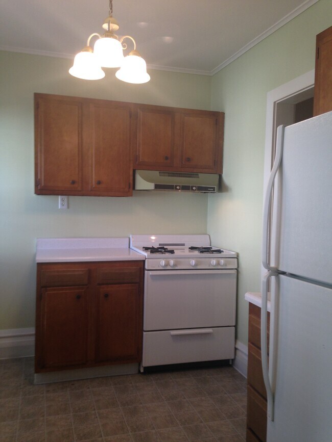 Photo - 613 E 8th St