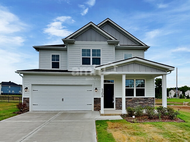 Building Photo - 5208 Valor Dr