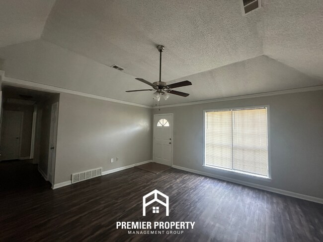 Photo - Quiet 3BR/2BA Cove in Bartlett Area | Vaulted Ceilings & Hardwood Floors