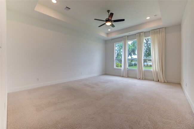 Building Photo - 10318 Fountain Shore Dr
