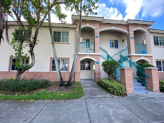 Building Photo - 2910 SE 13th Ave Unit 102