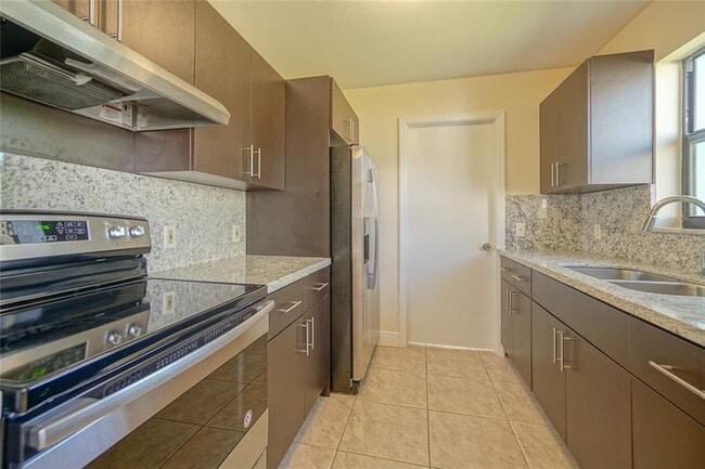 Building Photo - 5720 SW 26th St Rental