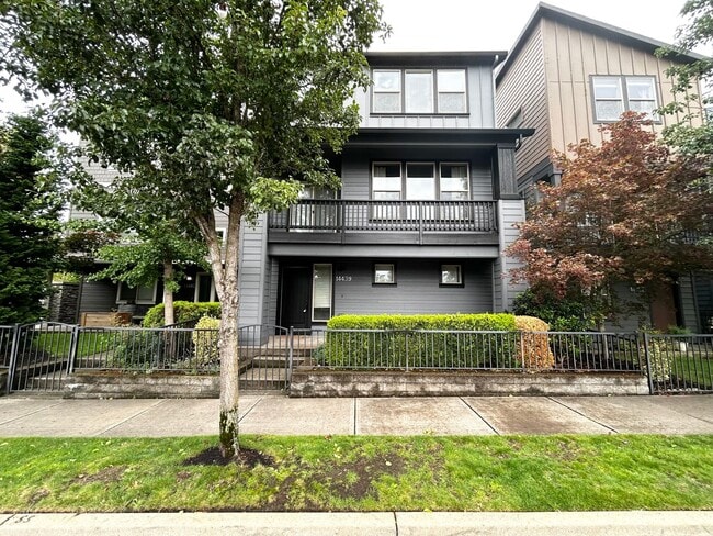 Building Photo - 3 Bedroom Home Across The Street From Villa Sports!!