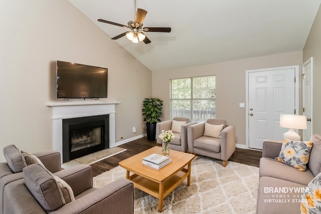 Photo - 155 Woodbridge Dr