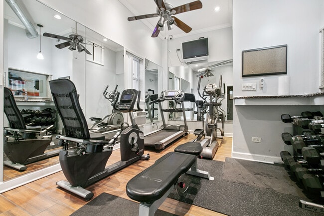 Photo - 4520 N Clarendon Ave Unit 907