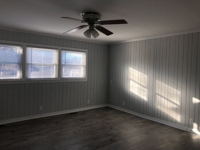 Photo - 1090 Brown Ave