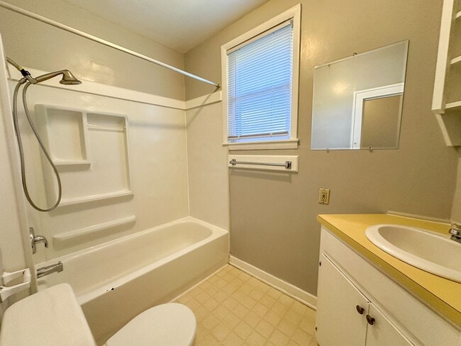 Photo - 1449 Quarry Ave NW Unit Apt 2